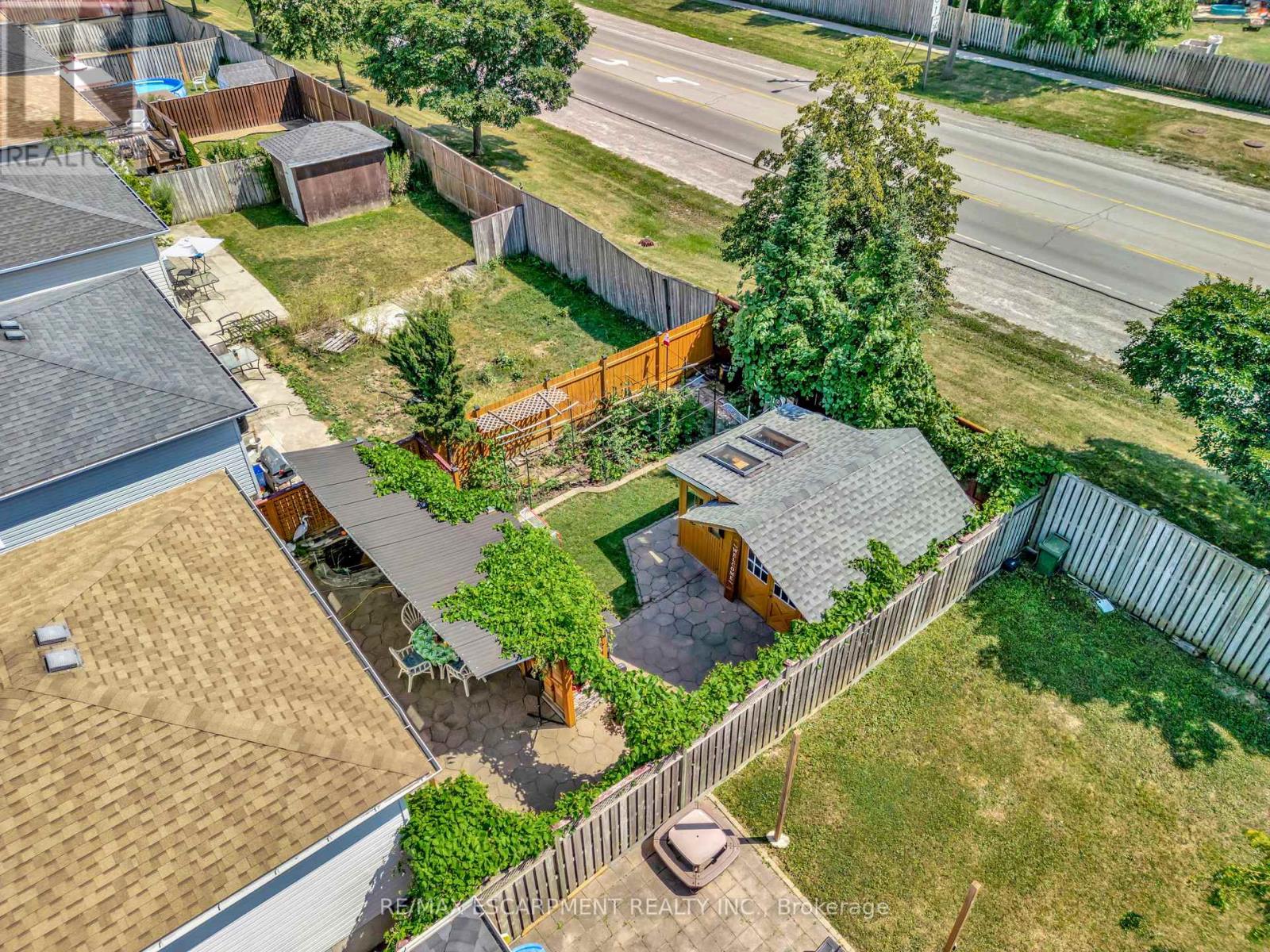 39 Marilyn Court, Hamilton, Ontario  L9B 2T5 - Photo 41 - X12438275
