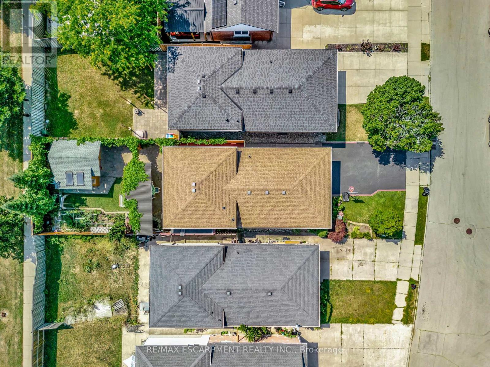 39 Marilyn Court, Hamilton, Ontario  L9B 2T5 - Photo 45 - X12438275
