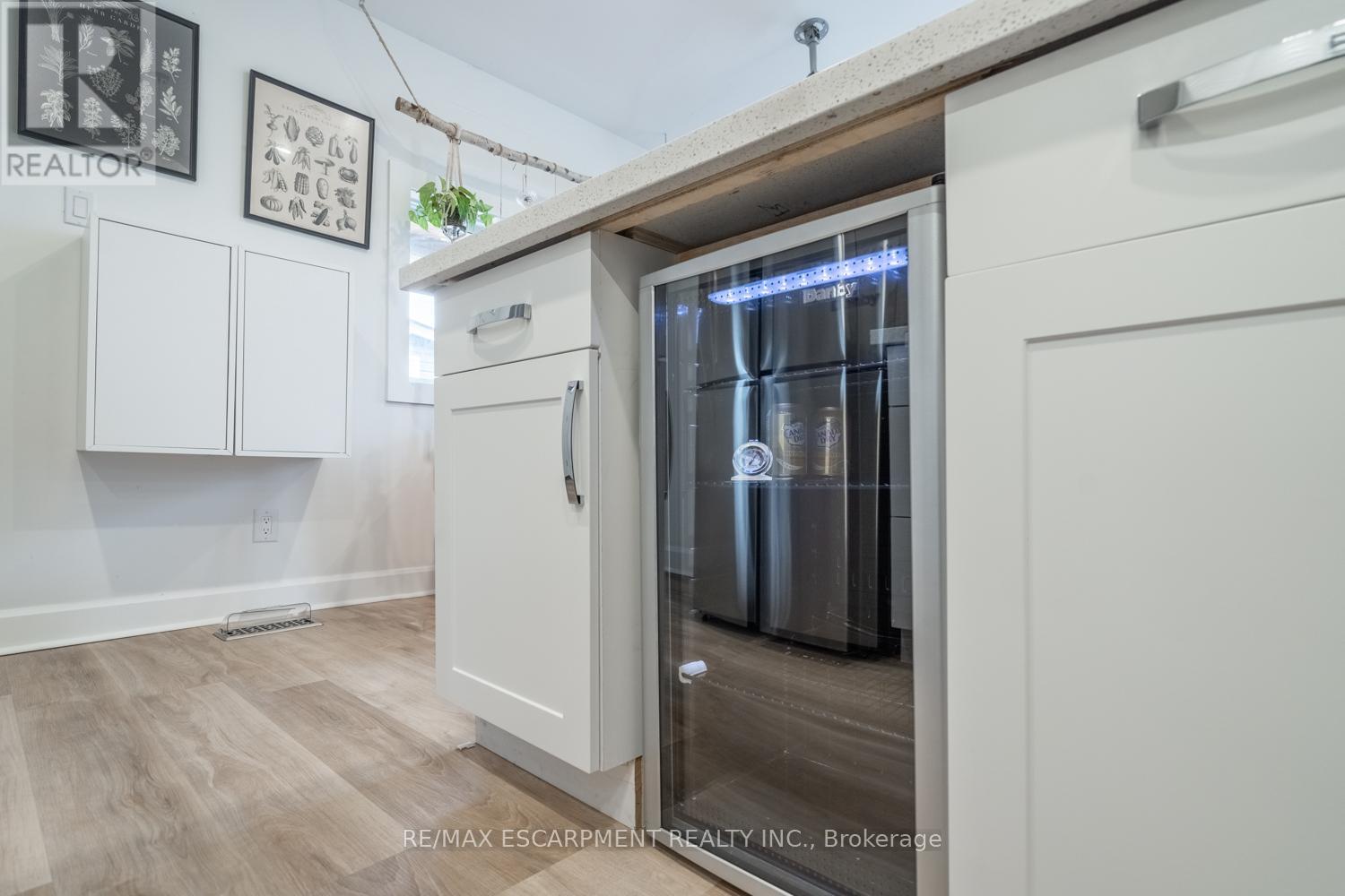 48 Frederick Avenue, Hamilton, Ontario  L8H 4K4 - Photo 14 - X12438304