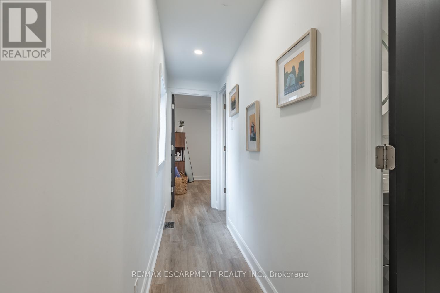 48 Frederick Avenue, Hamilton, Ontario  L8H 4K4 - Photo 16 - X12438304