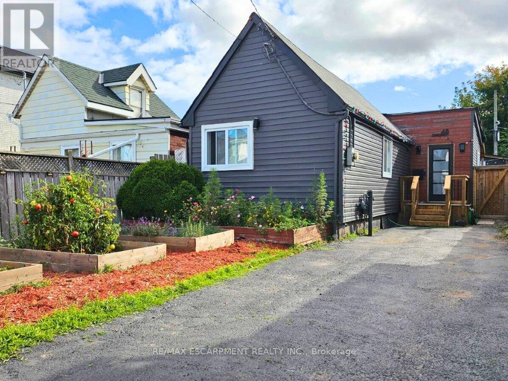 48 Frederick Avenue, Hamilton, Ontario  L8H 4K4 - Photo 2 - X12438304