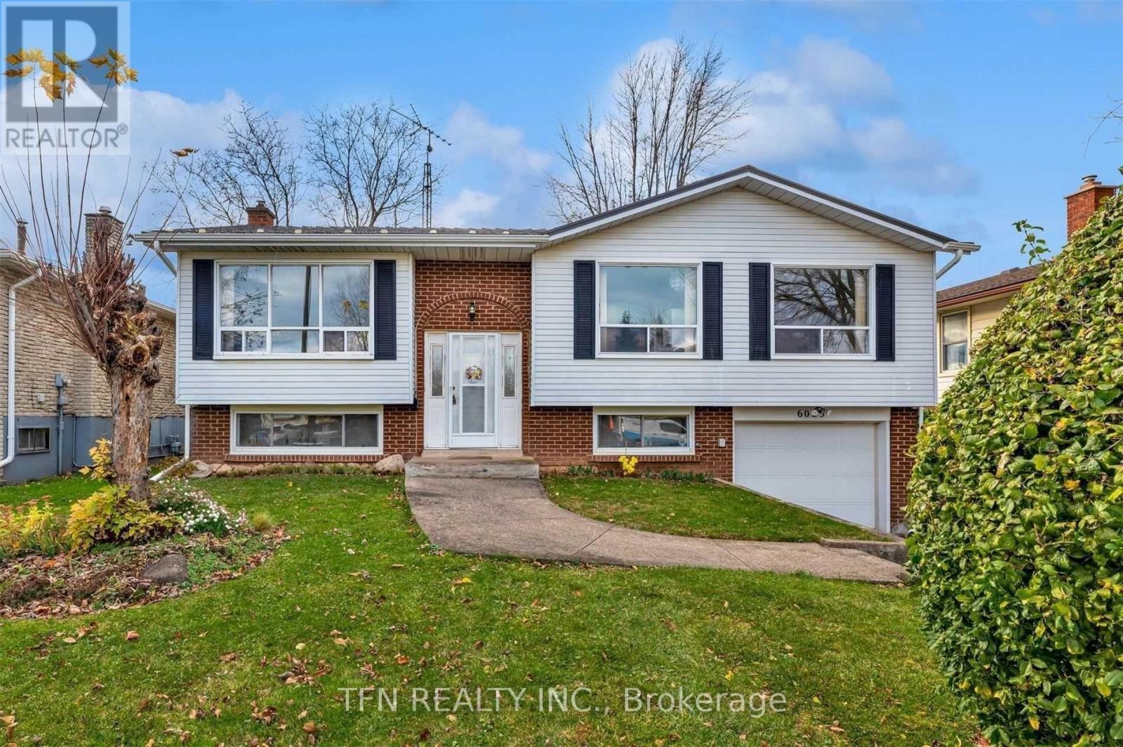 6025 Upper Belaire Avenue, Niagara Falls, Ontario  L2H 1V1 - Photo 1 - X12438319