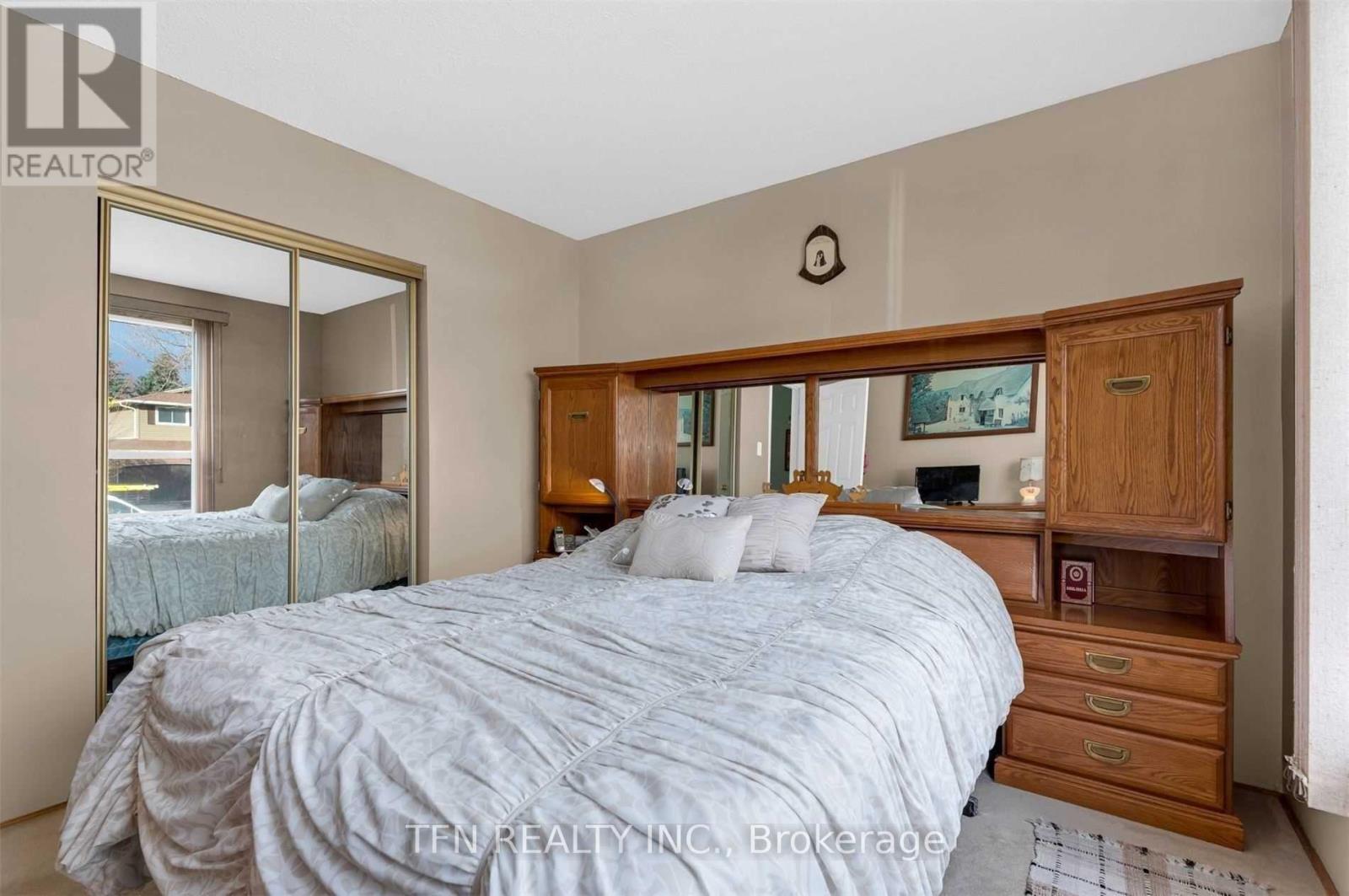 6025 Upper Belaire Avenue, Niagara Falls, Ontario  L2H 1V1 - Photo 14 - X12438319