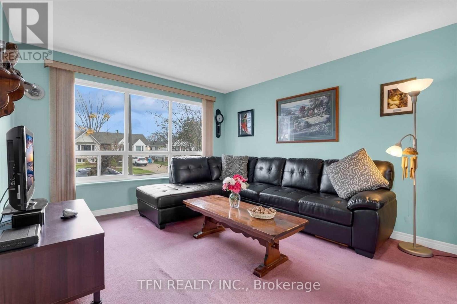 6025 Upper Belaire Avenue, Niagara Falls, Ontario  L2H 1V1 - Photo 2 - X12438319