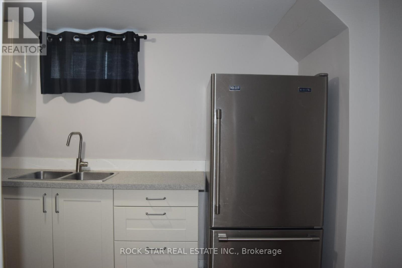 Lower - 82 Deere Street, Welland, Ontario  L3B 2L8 - Photo 10 - X12438343