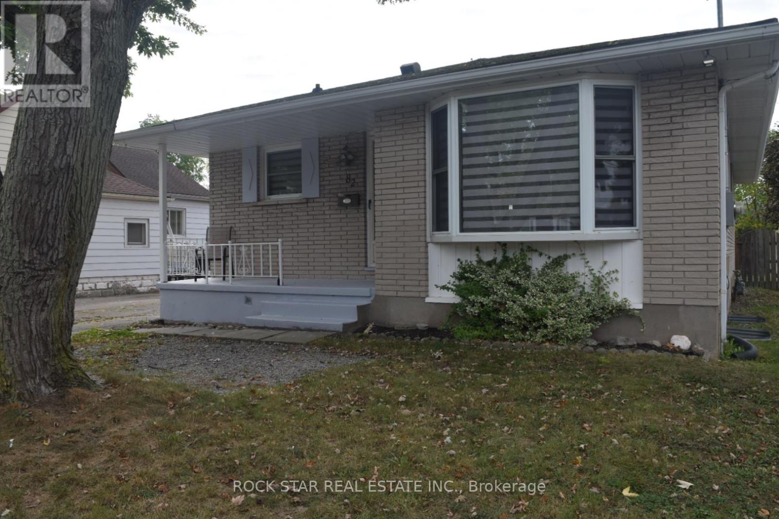 Lower - 82 Deere Street, Welland, Ontario  L3B 2L8 - Photo 2 - X12438343