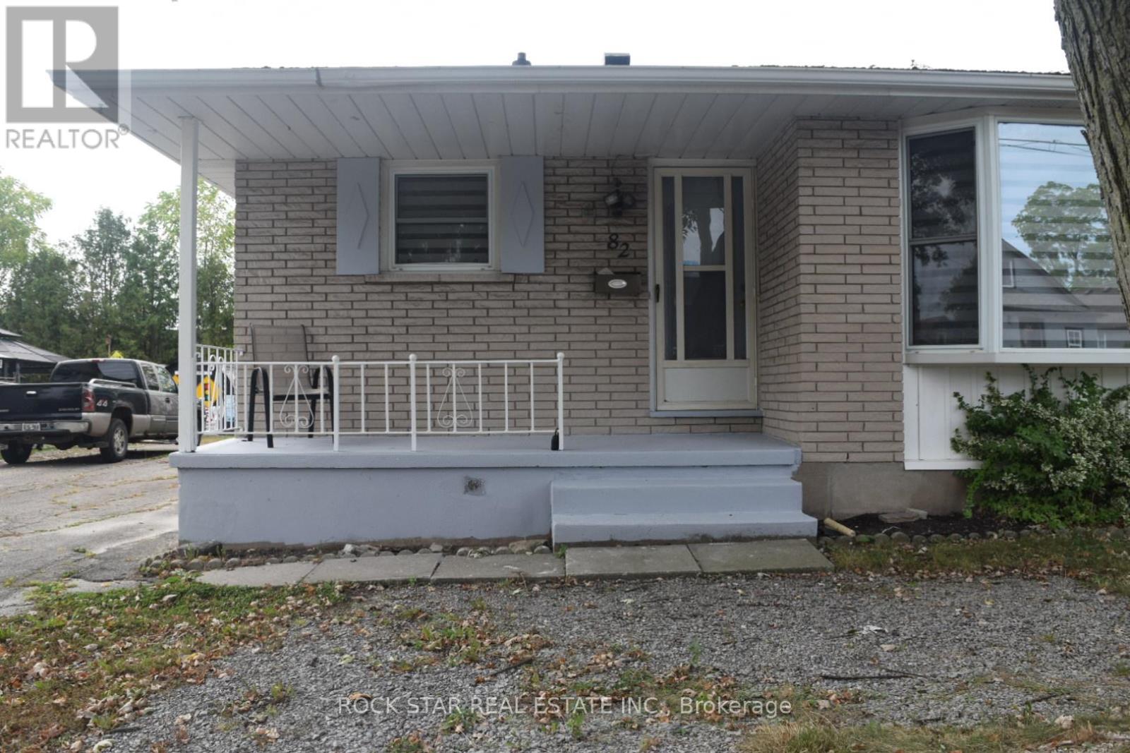 Lower - 82 Deere Street, Welland, Ontario  L3B 2L8 - Photo 3 - X12438343