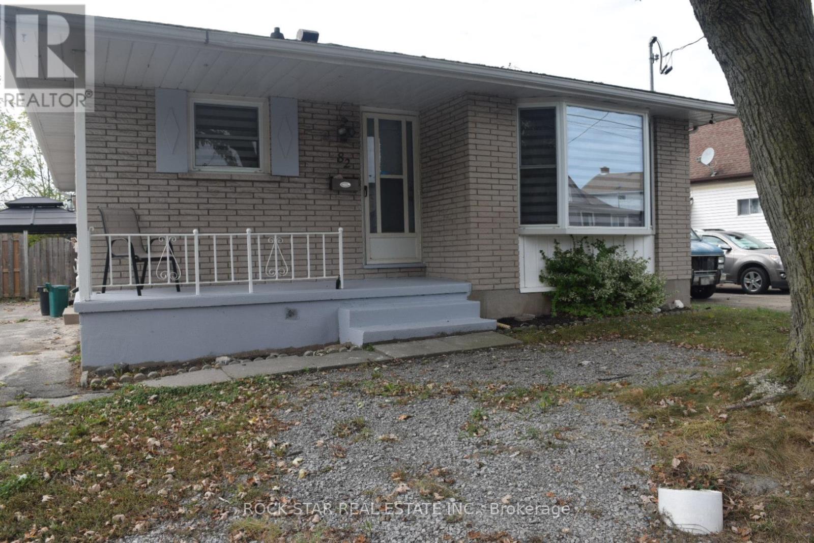 Lower - 82 Deere Street, Welland, Ontario  L3B 2L8 - Photo 4 - X12438343