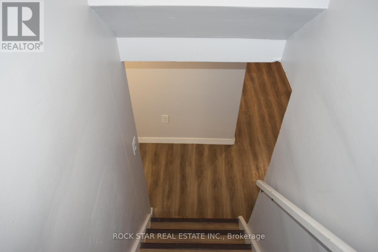 Lower - 82 Deere Street, Welland, Ontario  L3B 2L8 - Photo 5 - X12438343