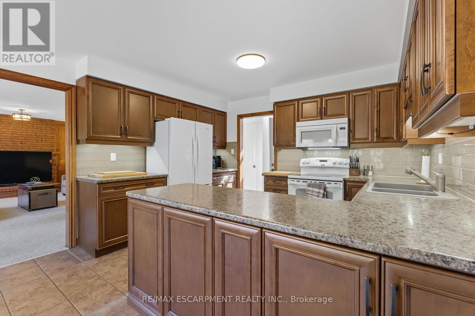 275 Cornwallis Road, Hamilton, Ontario  L9G 3Y9 - Photo 11 - X12438344