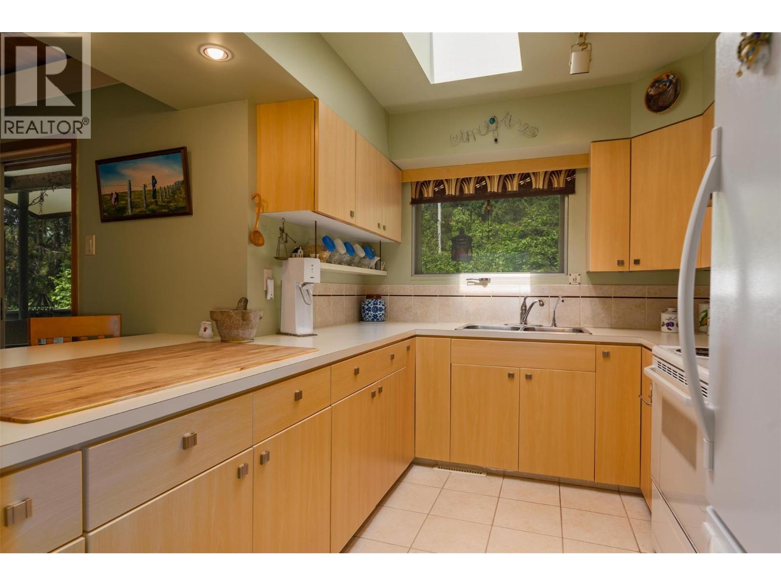 2083 Green Road, Fruitvale, British Columbia  V0G 1L1 - Photo 9 - 10350846