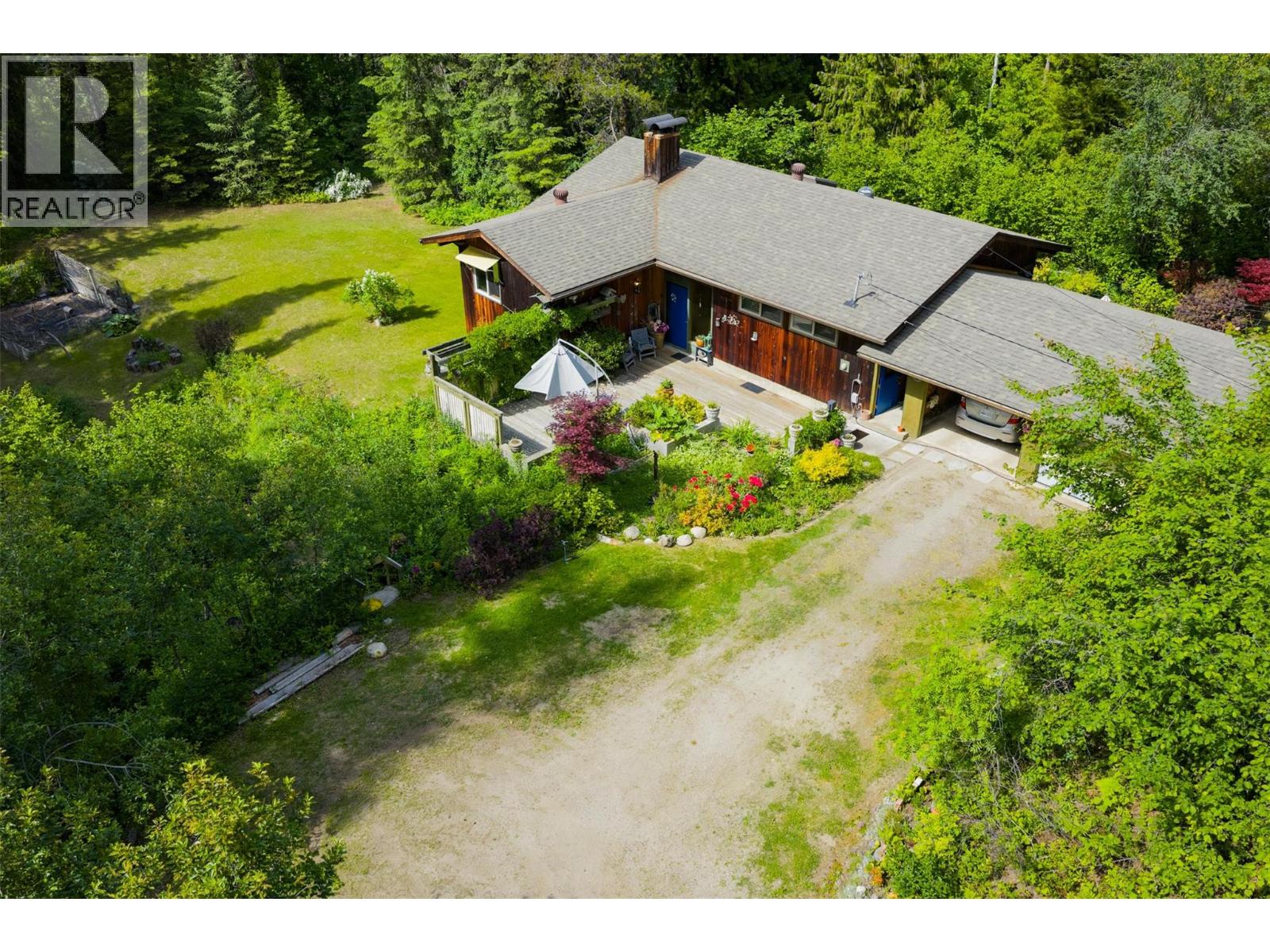 2083 Green Road, Fruitvale, British Columbia  V0G 1L1 - Photo 2 - 10350846