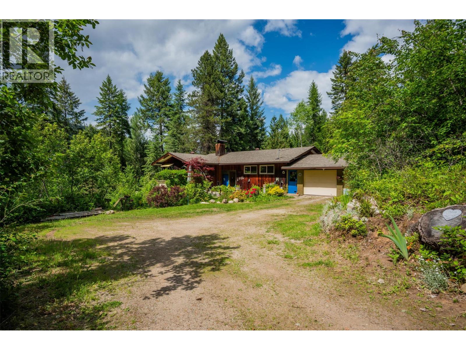 2083 Green Road, Fruitvale, British Columbia