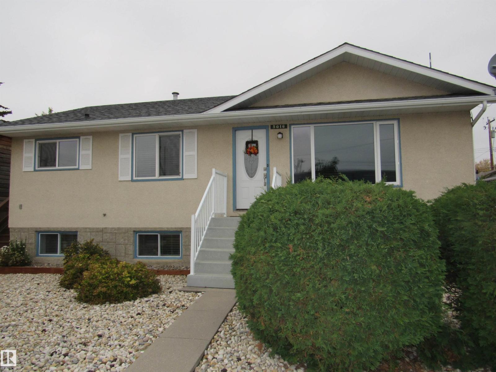 5016 51 St, Barrhead, Alberta  T7N 1A1 - Photo 2 - E4460295