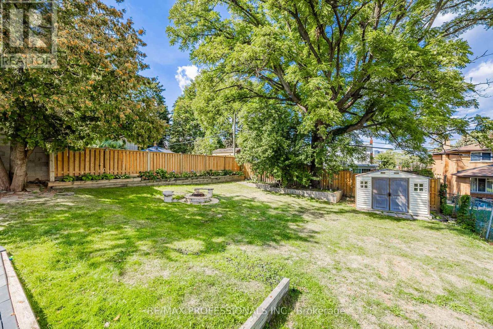 2236 Lawrence Avenue W, Toronto, Ontario  M9P 2A3 - Photo 30 - W12406659