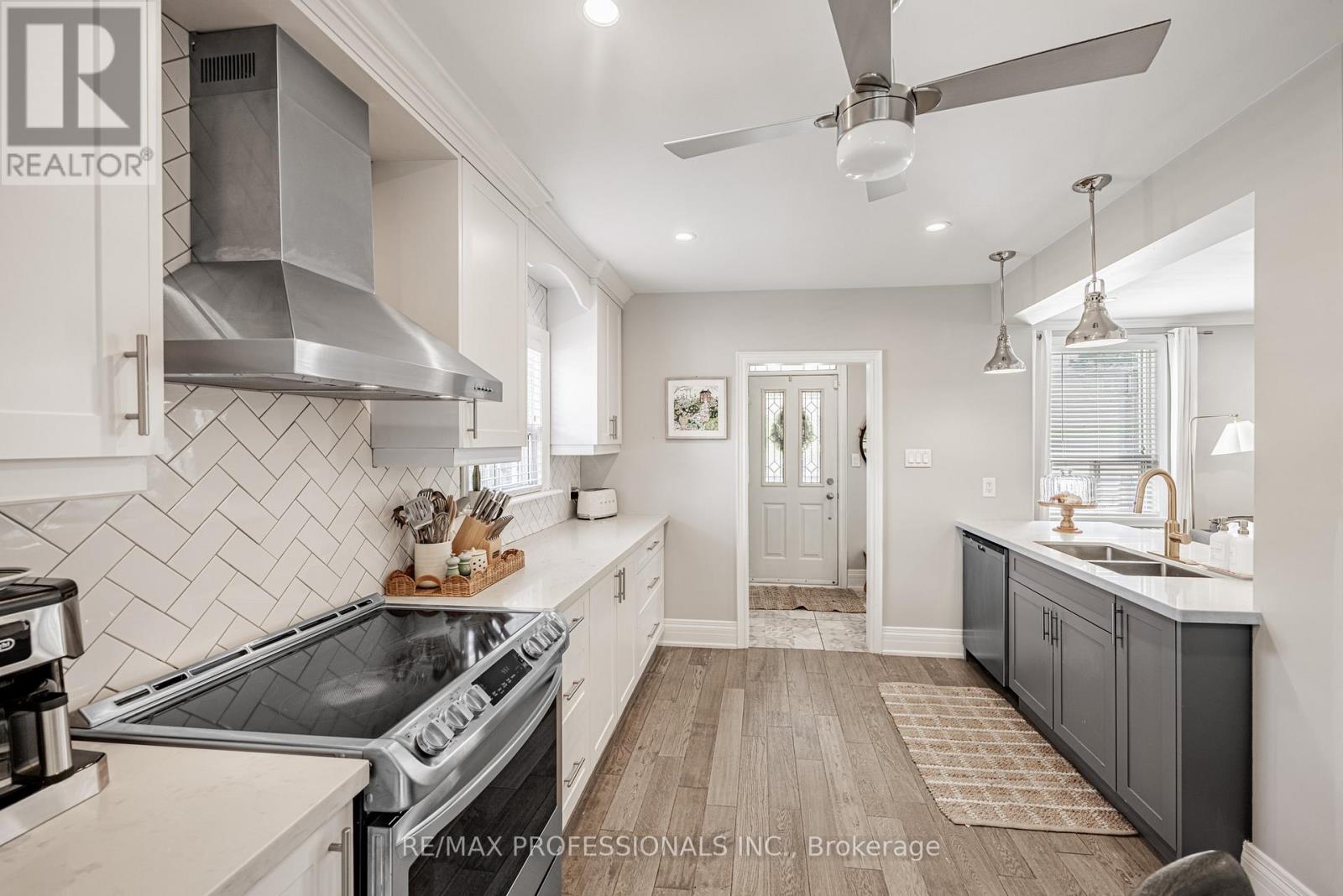 2236 Lawrence Avenue W, Toronto, Ontario  M9P 2A3 - Photo 16 - W12406659