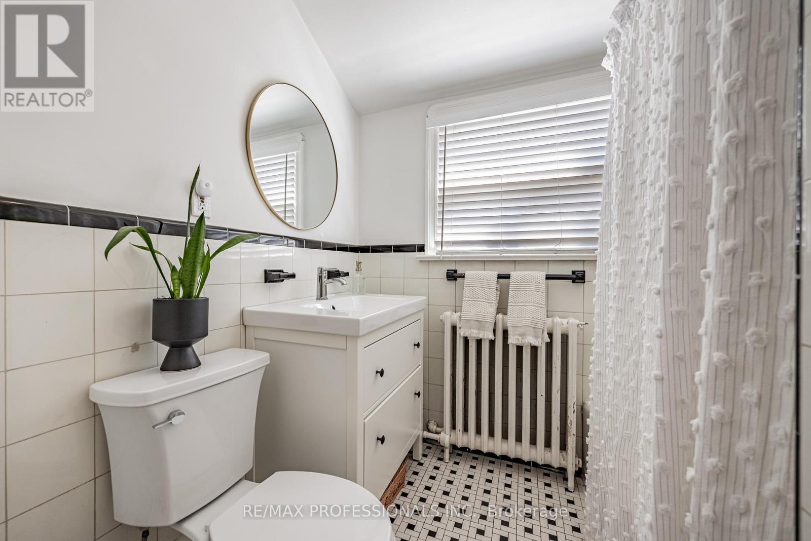 2236 Lawrence Avenue W, Toronto, Ontario  M9P 2A3 - Photo 21 - W12406659