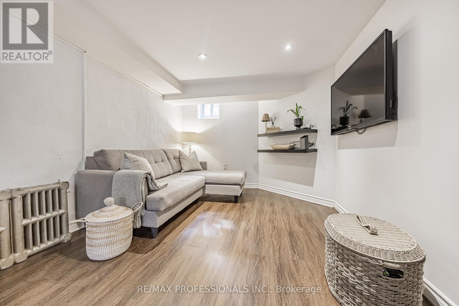 2236 Lawrence Avenue W, Toronto, Ontario  M9P 2A3 - Photo 24 - W12406659