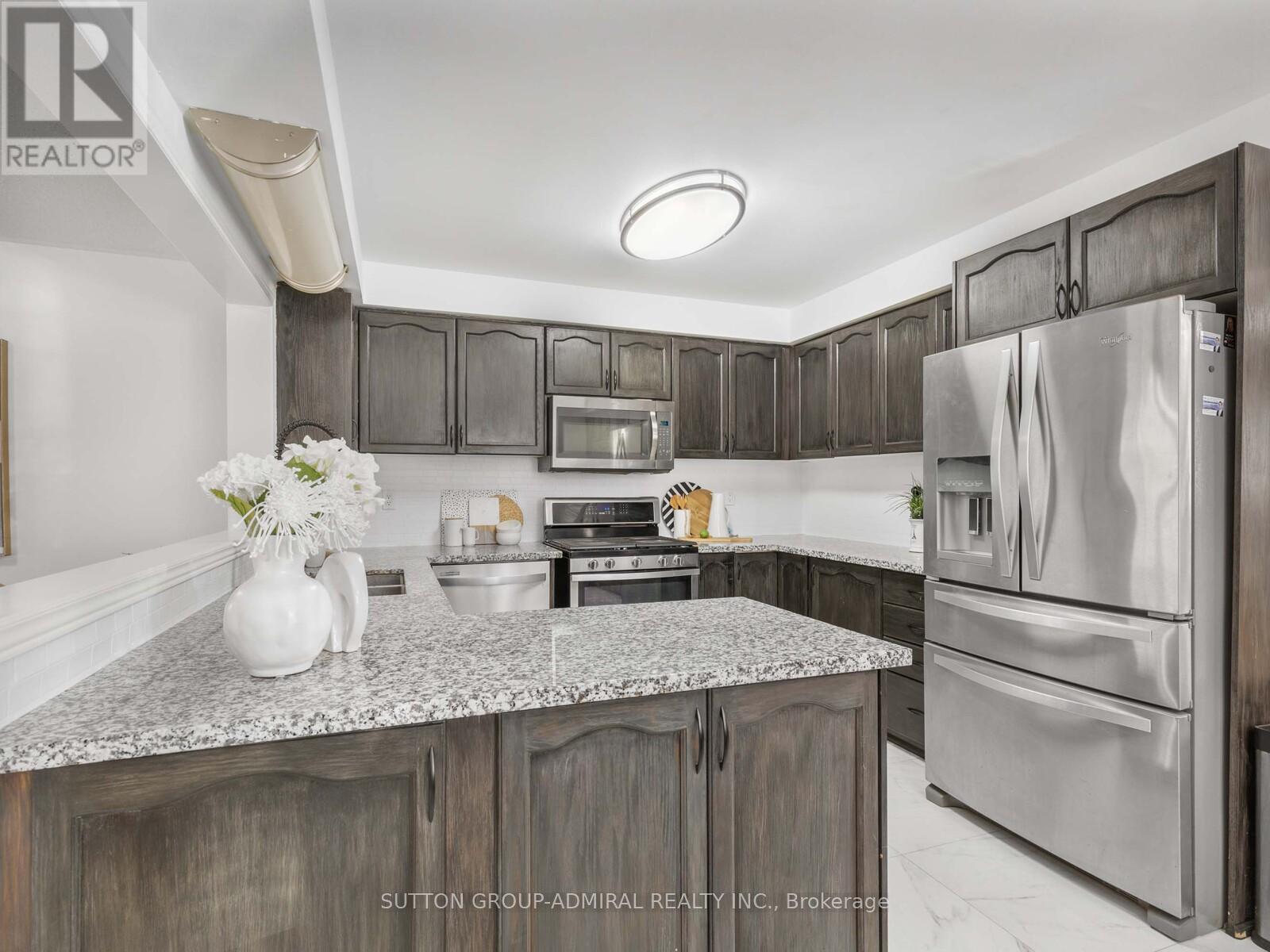 185 Foxfield Crescent, Vaughan, Ontario  L4K 5E8 - Photo 11 - N12437778
