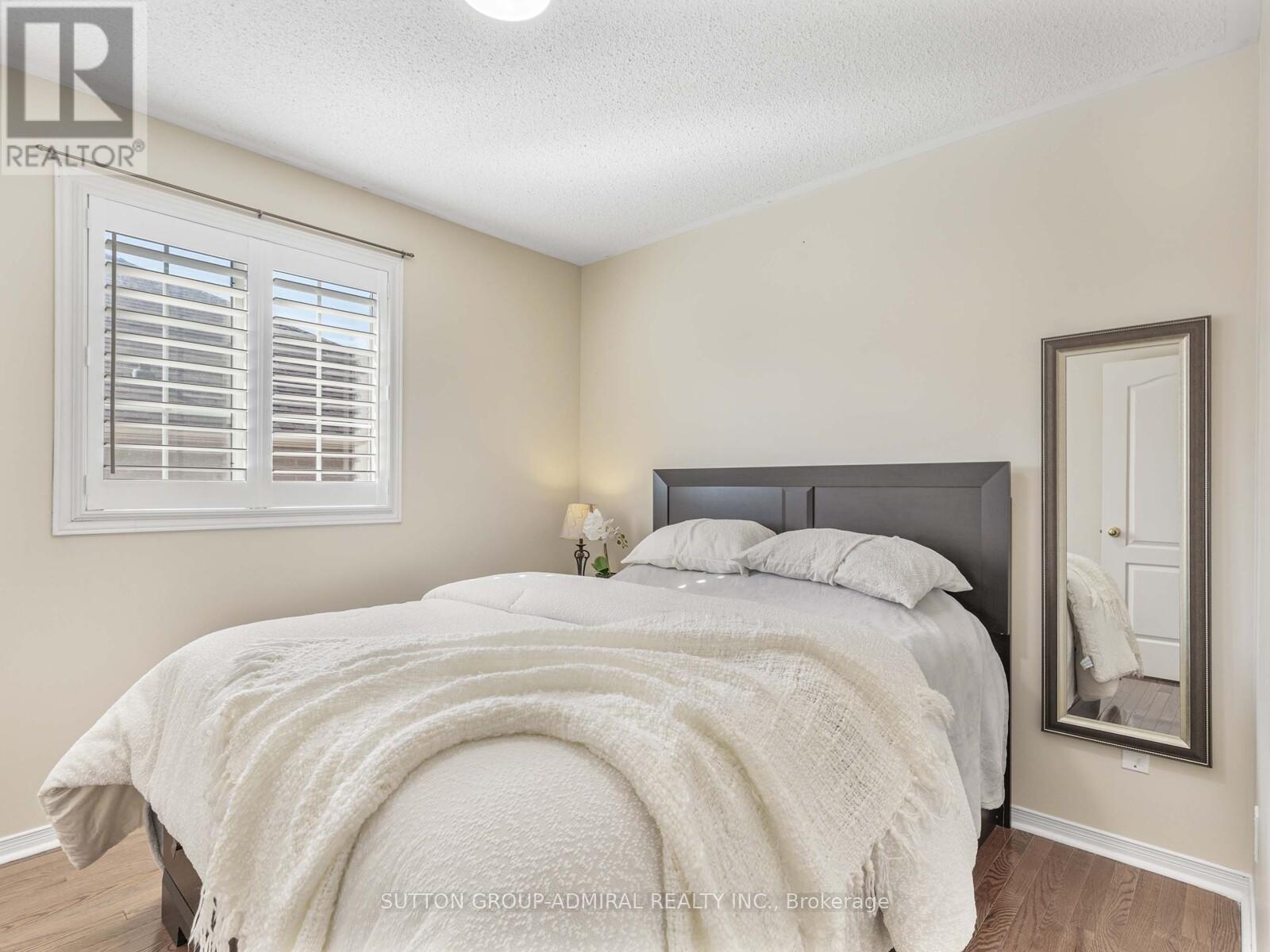 185 Foxfield Crescent, Vaughan, Ontario  L4K 5E8 - Photo 24 - N12437778