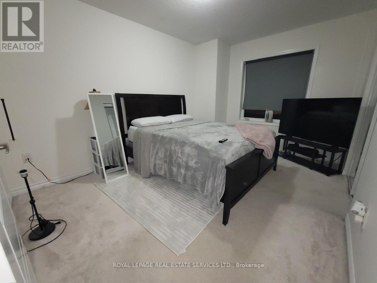 32 Celano Drive, Hamilton, Ontario  L8B 1V3 - Photo 5 - X12423286