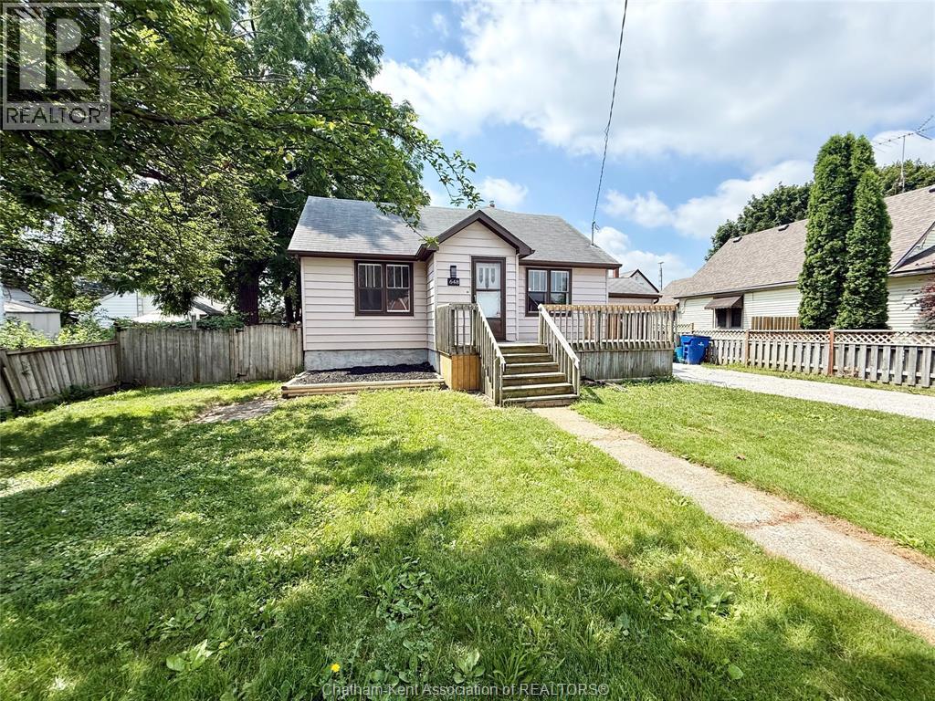 648 Wallace Street, Wallaceburg, Ontario  N8A 1K5 - Photo 3 - 25025033