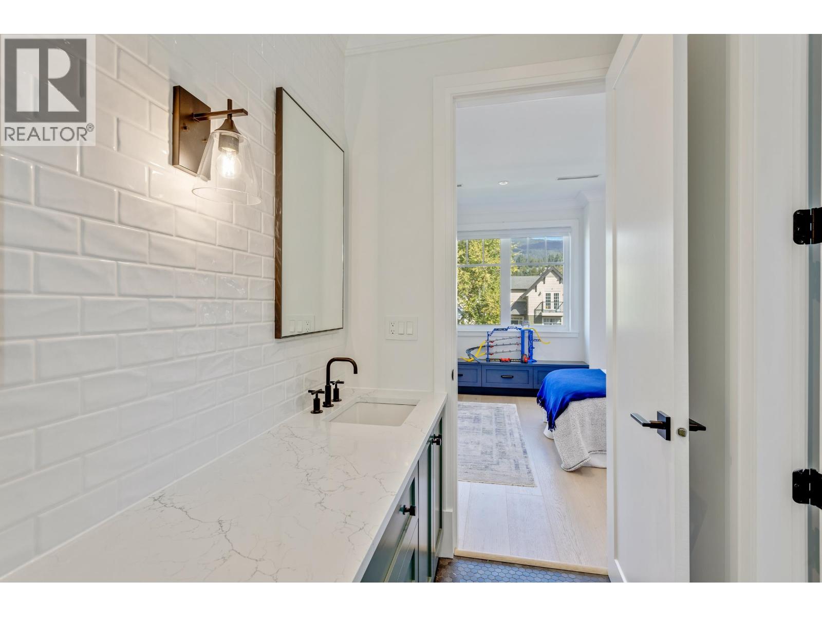345 E 20th Street, North Vancouver, British Columbia  V7L 3A8 - Photo 24 - R3053316