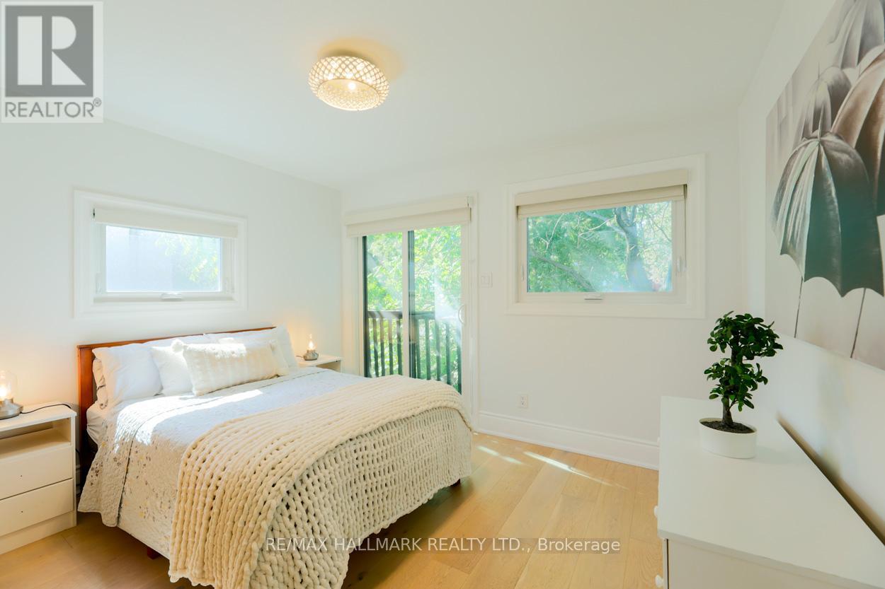 70 Carlaw Avenue, Toronto, Ontario  M4M 2R7 - Photo 16 - E12436387