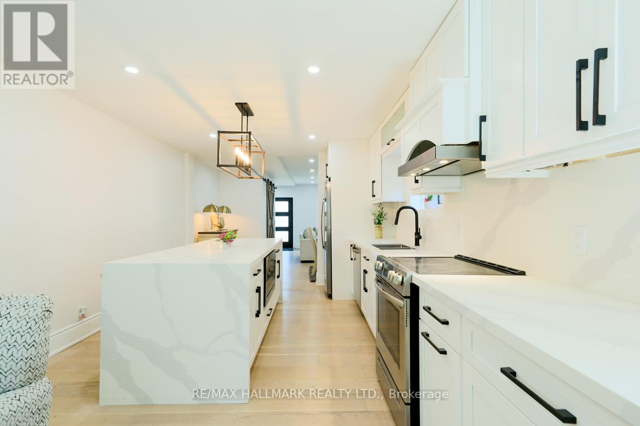 70 Carlaw Avenue, Toronto, Ontario  M4M 2R7 - Photo 11 - E12436387