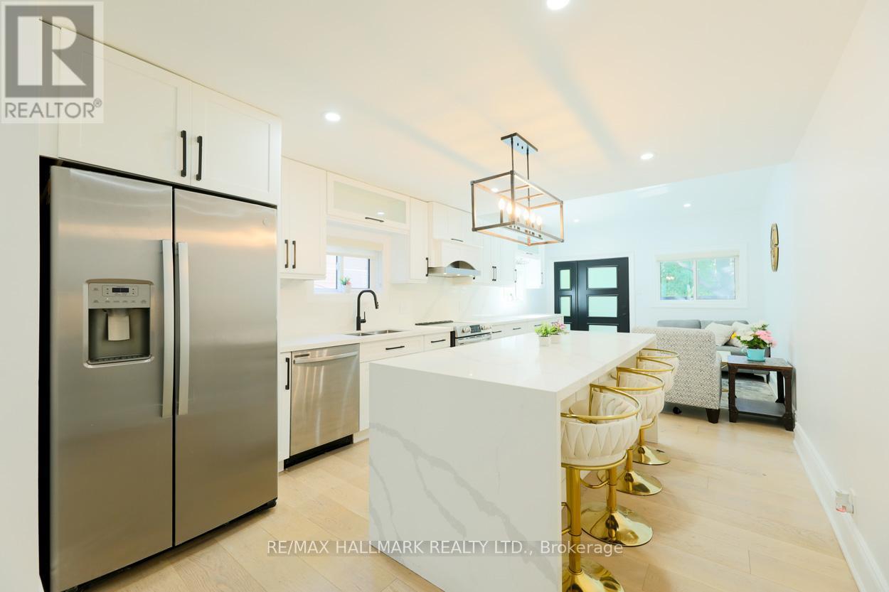 70 Carlaw Avenue, Toronto, Ontario  M4M 2R7 - Photo 9 - E12436387
