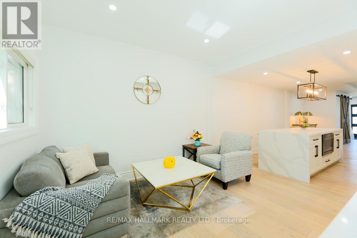 70 Carlaw Avenue, Toronto, Ontario  M4M 2R7 - Photo 12 - E12436387