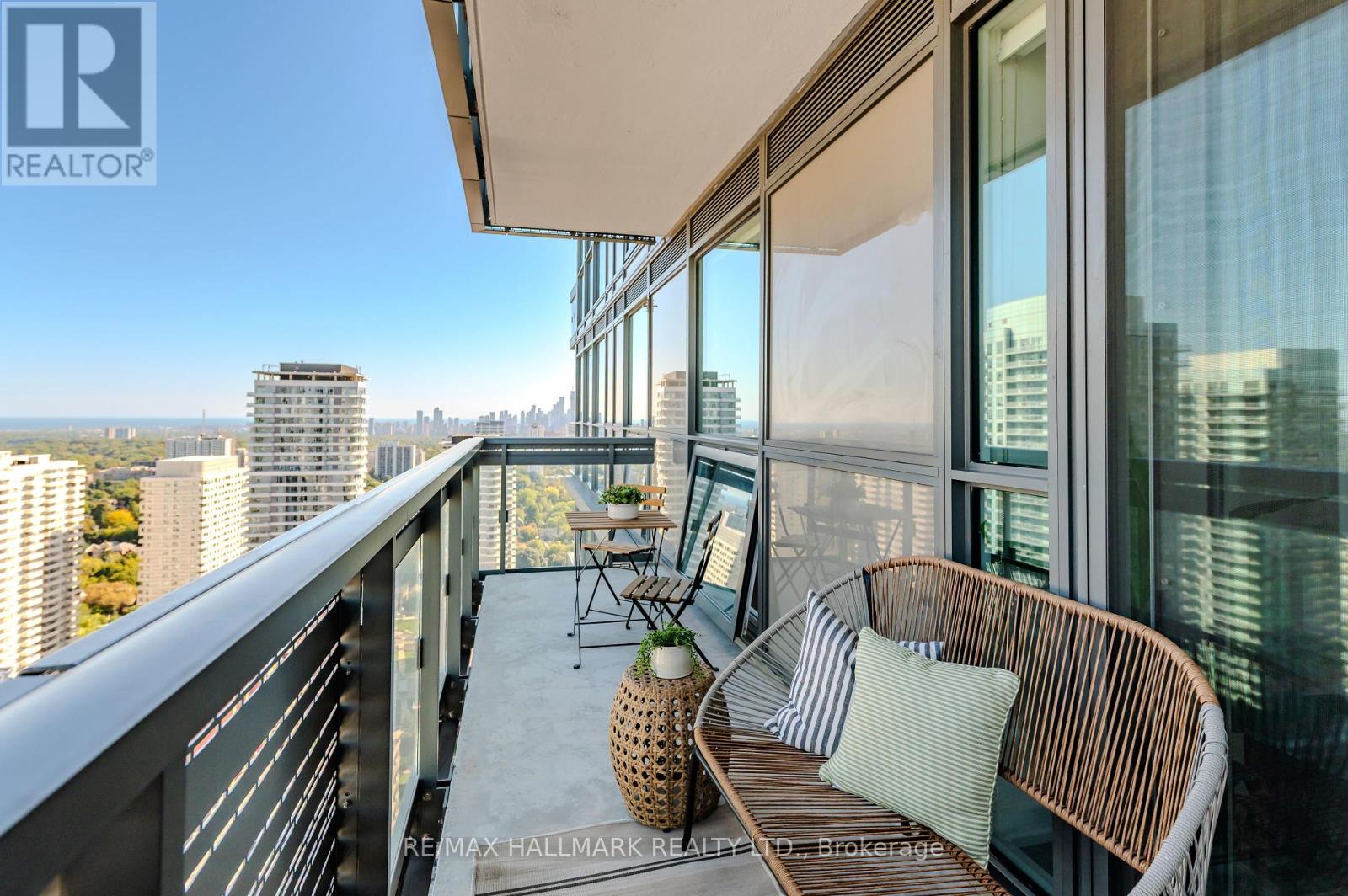 2902 - 39 Roehampton Avenue, Toronto, Ontario  M4P 0G1 - Photo 5 - C12438392