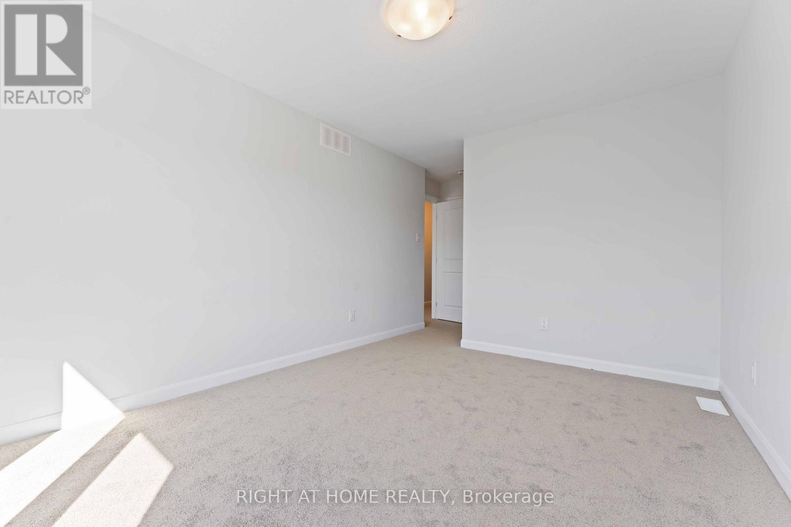304 Clearpath Private, Ottawa, Ontario  K2T 0S5 - Photo 18 - X12430594