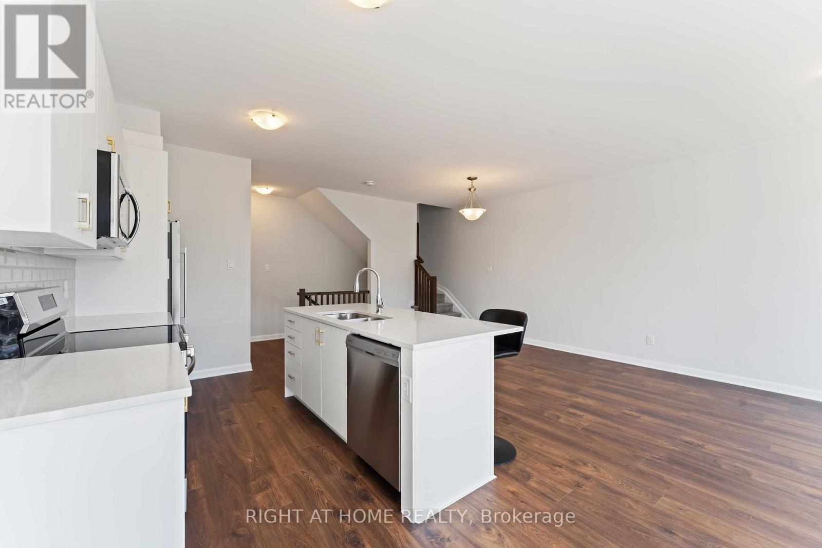 304 Clearpath Private, Ottawa, Ontario  K2T 0S5 - Photo 13 - X12430594
