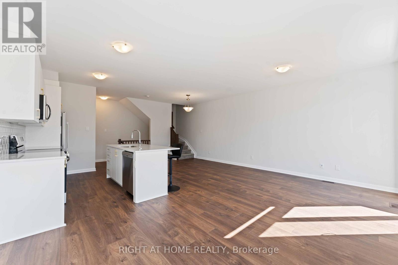 304 Clearpath Private, Ottawa, Ontario  K2T 0S5 - Photo 12 - X12430594