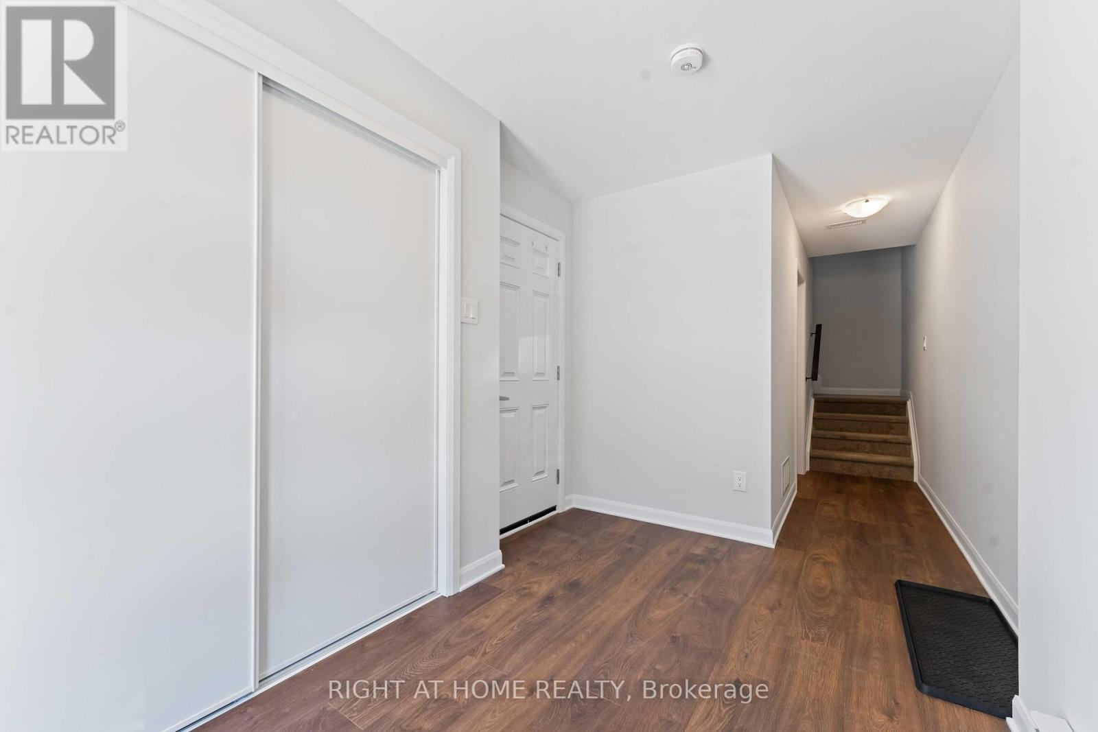 304 Clearpath Private, Ottawa, Ontario  K2T 0S5 - Photo 6 - X12430594