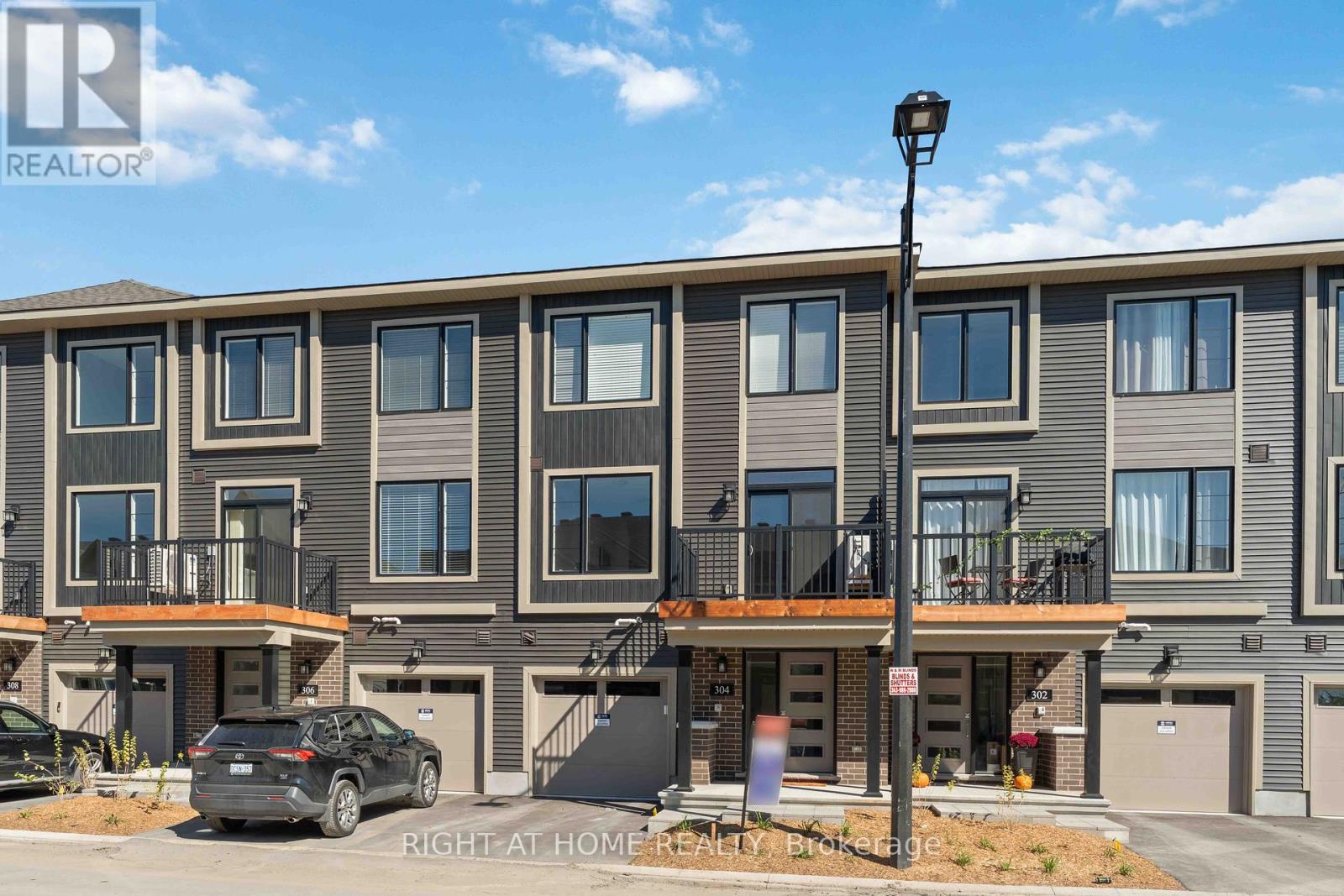 304 Clearpath Private, Ottawa, Ontario  K2T 0S5 - Photo 3 - X12430594