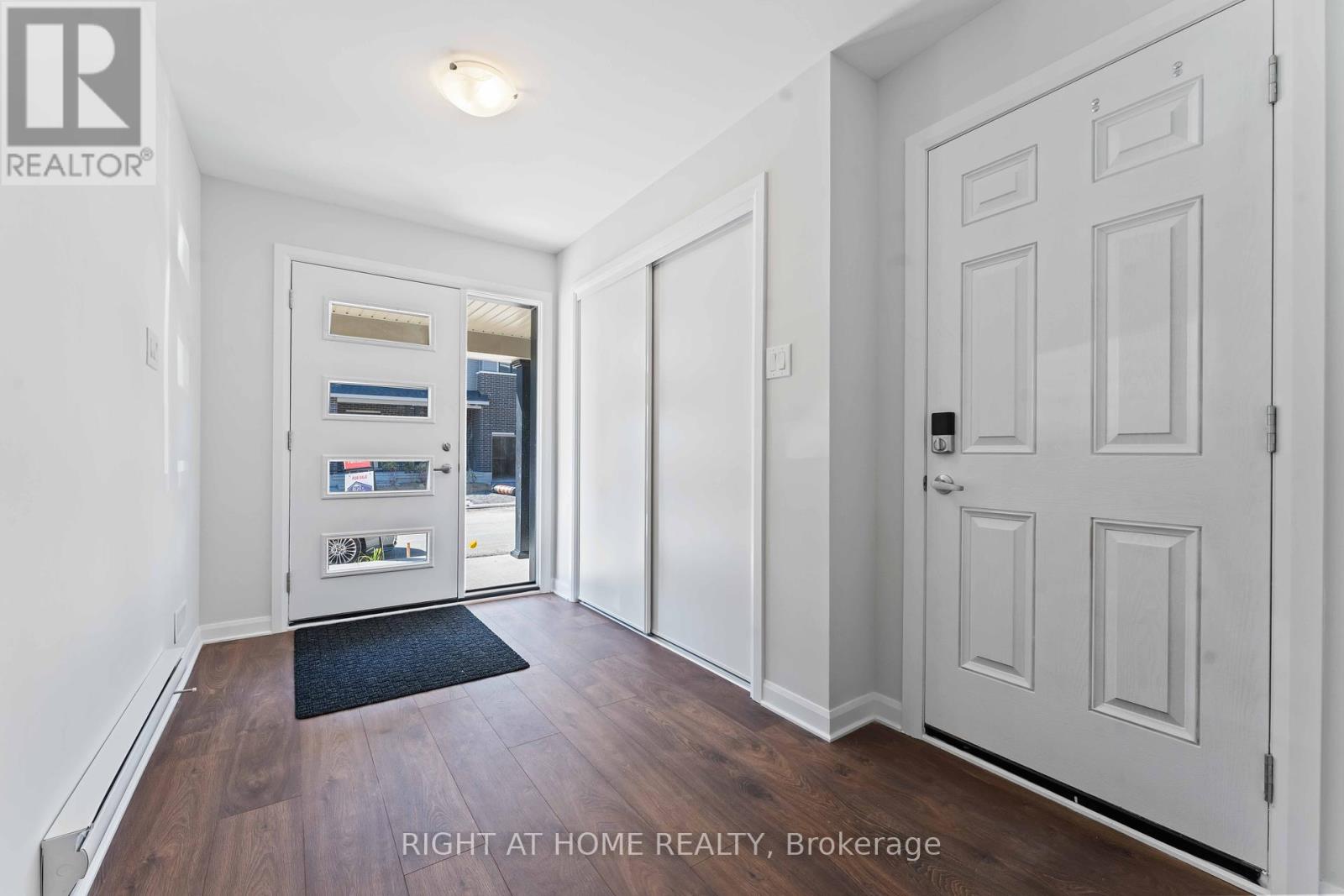 304 Clearpath Private, Ottawa, Ontario  K2T 0S5 - Photo 5 - X12430594