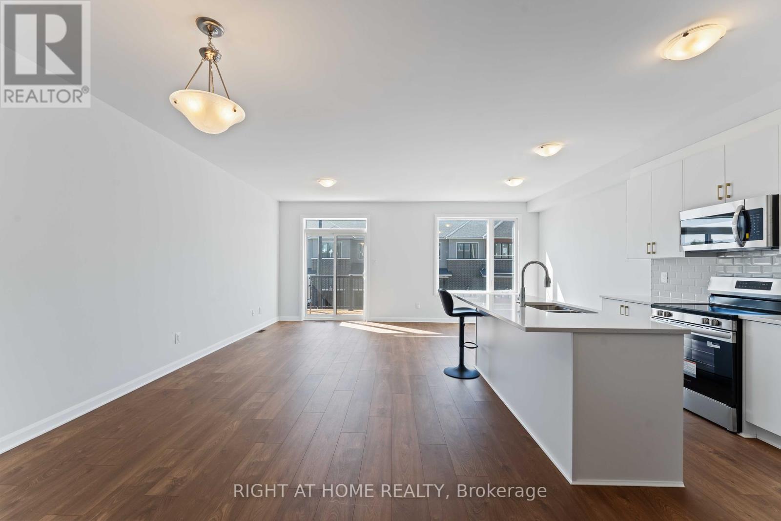 304 Clearpath Private, Ottawa, Ontario  K2T 0S5 - Photo 8 - X12430594
