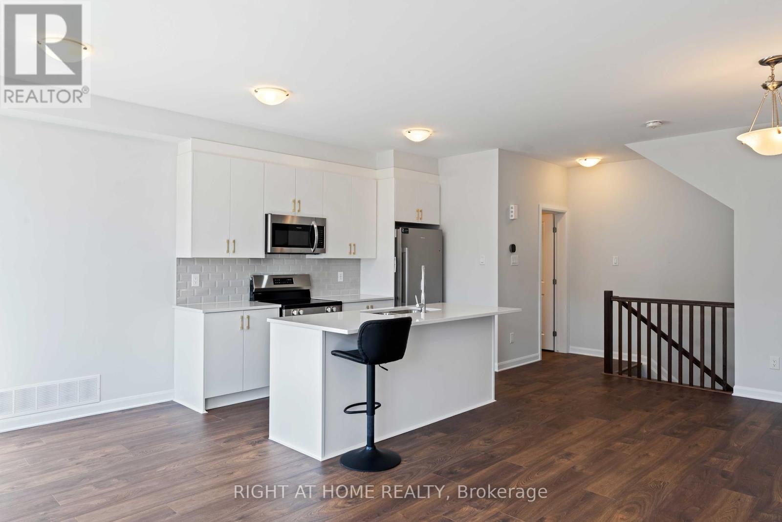 304 Clearpath Private, Ottawa, Ontario  K2T 0S5 - Photo 9 - X12430594