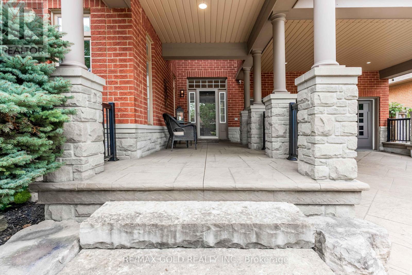 1593 Hallstone Road, Brampton, Ontario  L6Y 5K8 - Photo 5 - W12374831