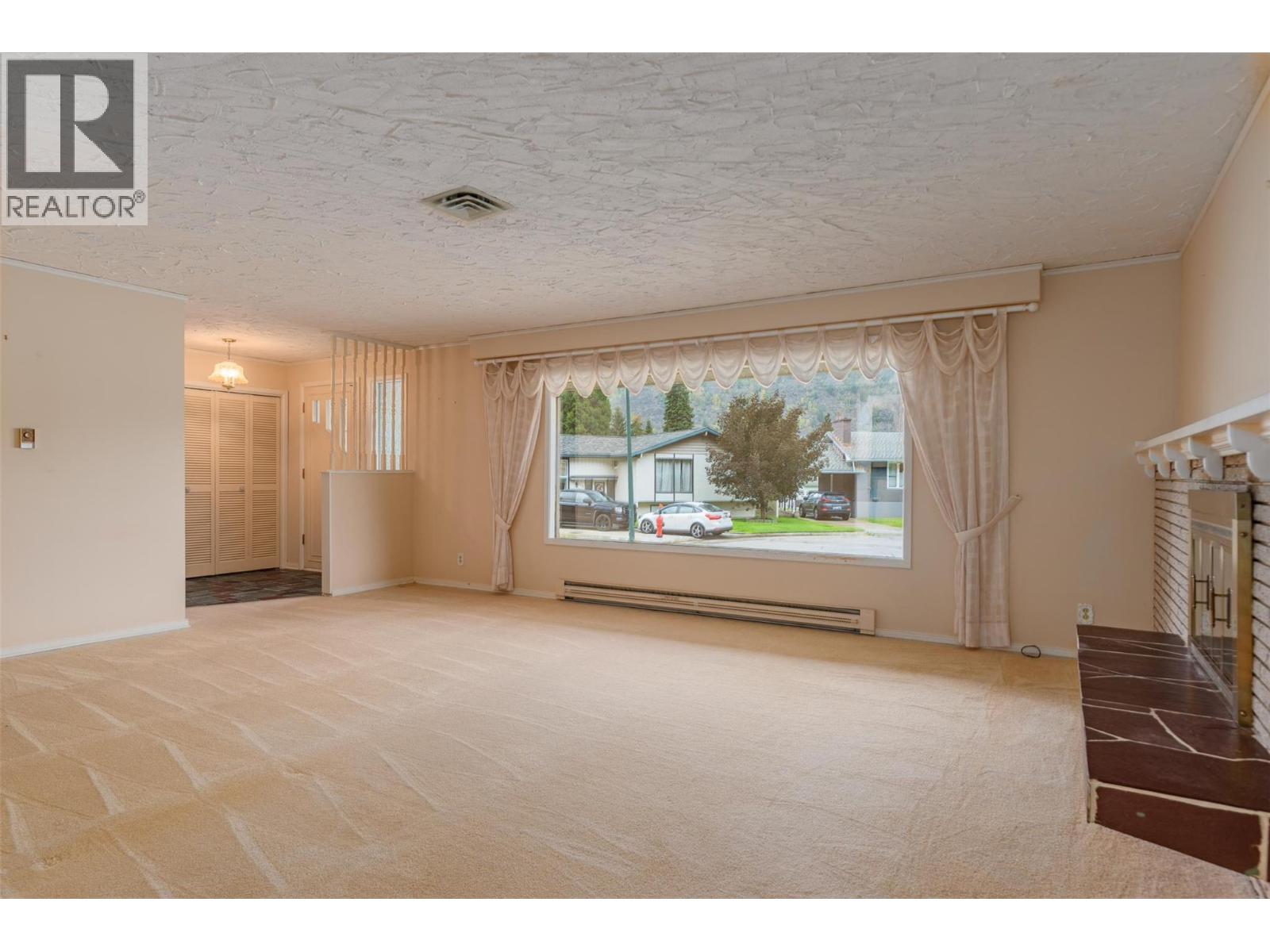 3581 Aster Drive, Trail, British Columbia  V1R 2X4 - Photo 12 - 10364525