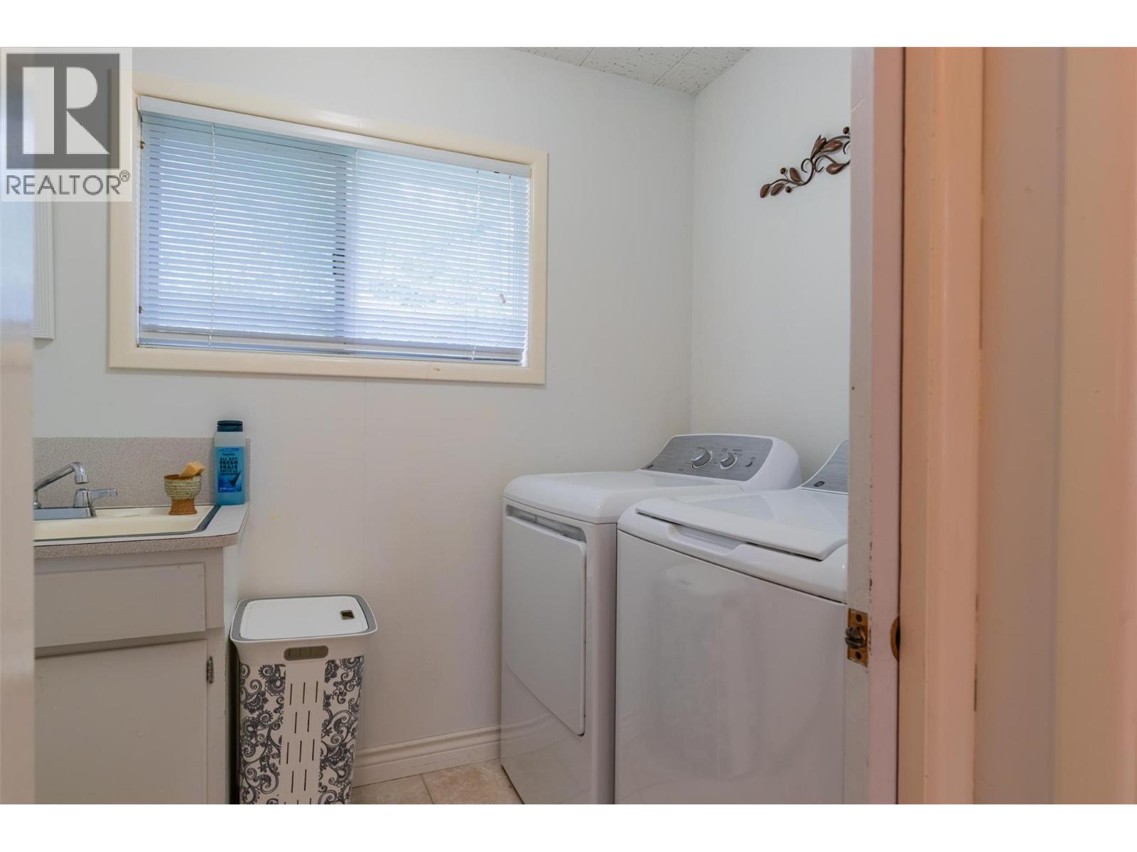 3581 Aster Drive, Trail, British Columbia  V1R 2X4 - Photo 21 - 10364525