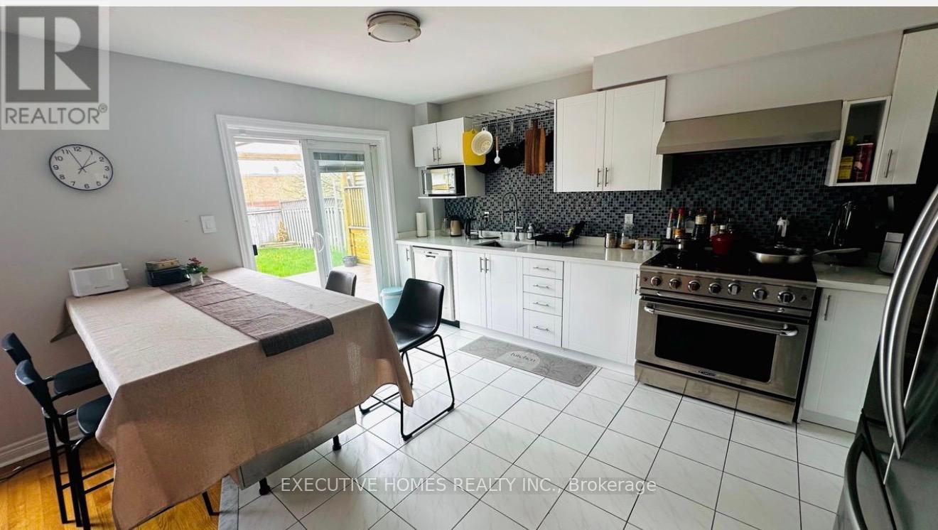 49 Westfield Trail, Oakville, Ontario  L6H 6C5 - Photo 6 - W12437560