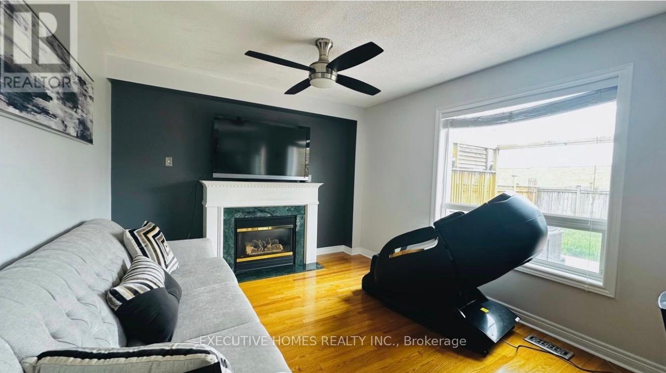 49 Westfield Trail, Oakville, Ontario  L6H 6C5 - Photo 7 - W12437560