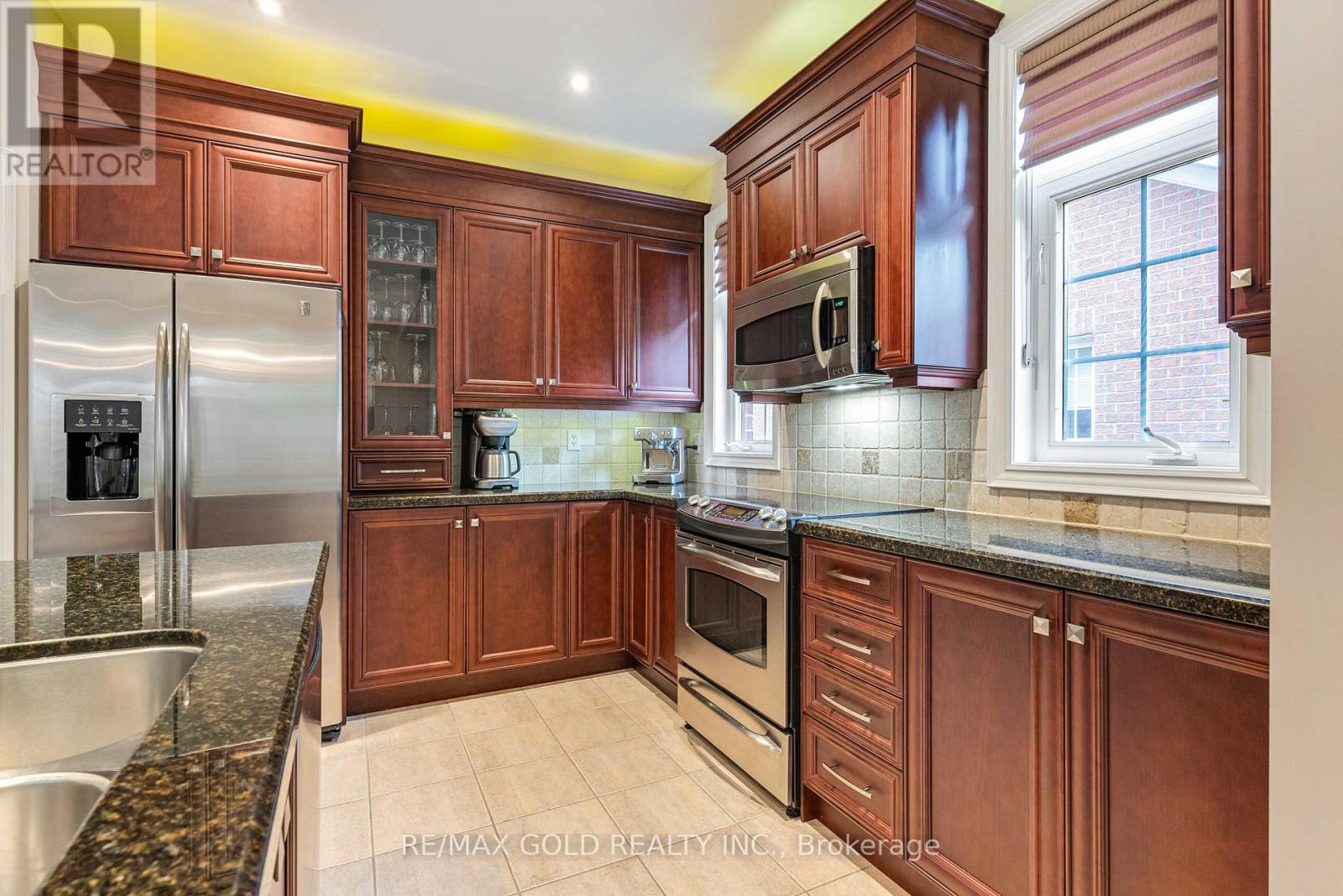 1593 Hallstone Road, Brampton, Ontario  L6Y 5K8 - Photo 18 - W12374831