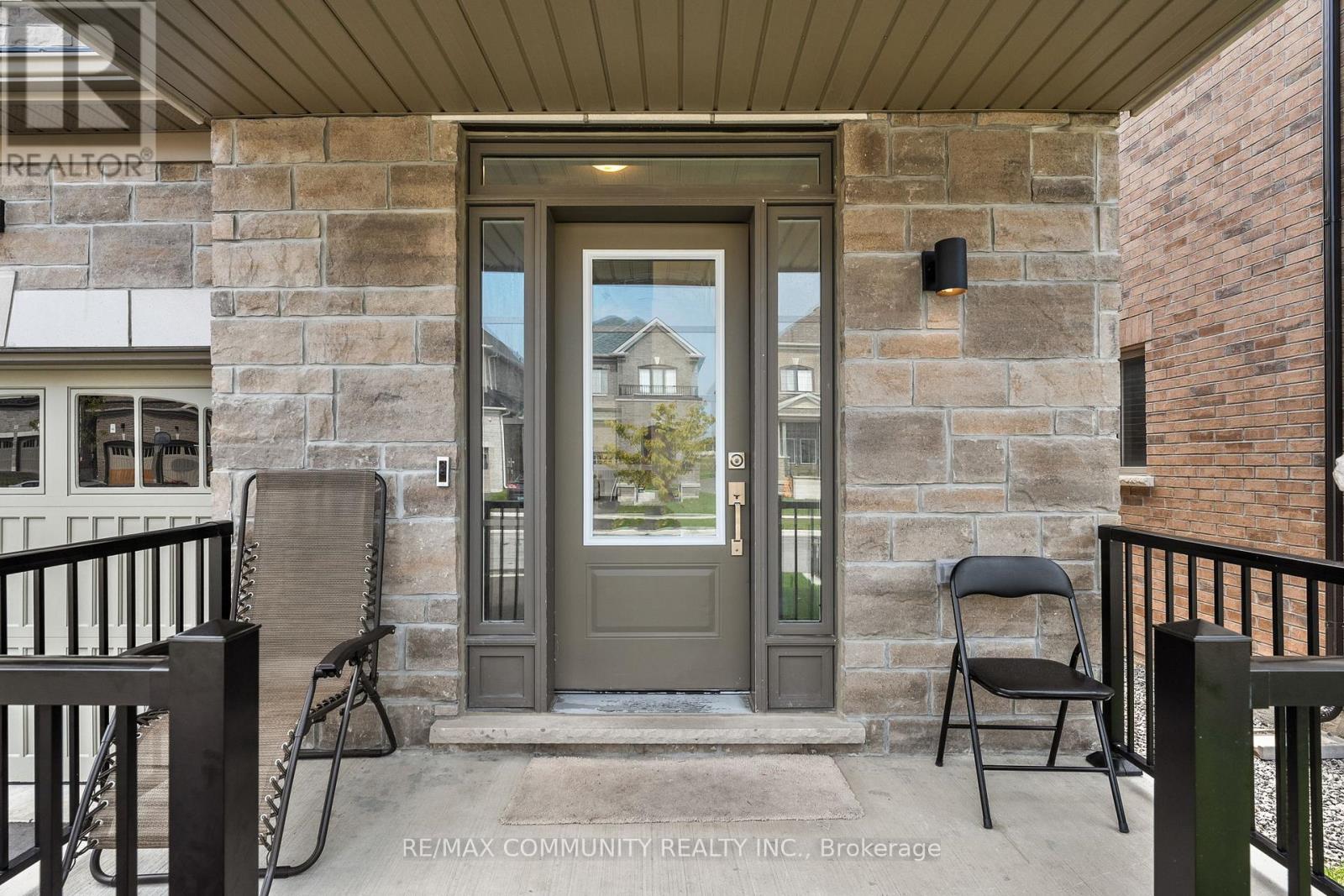 75 Ed Ewert Avenue, Clarington, Ontario  L1B 0W7 - Photo 3 - E12438397