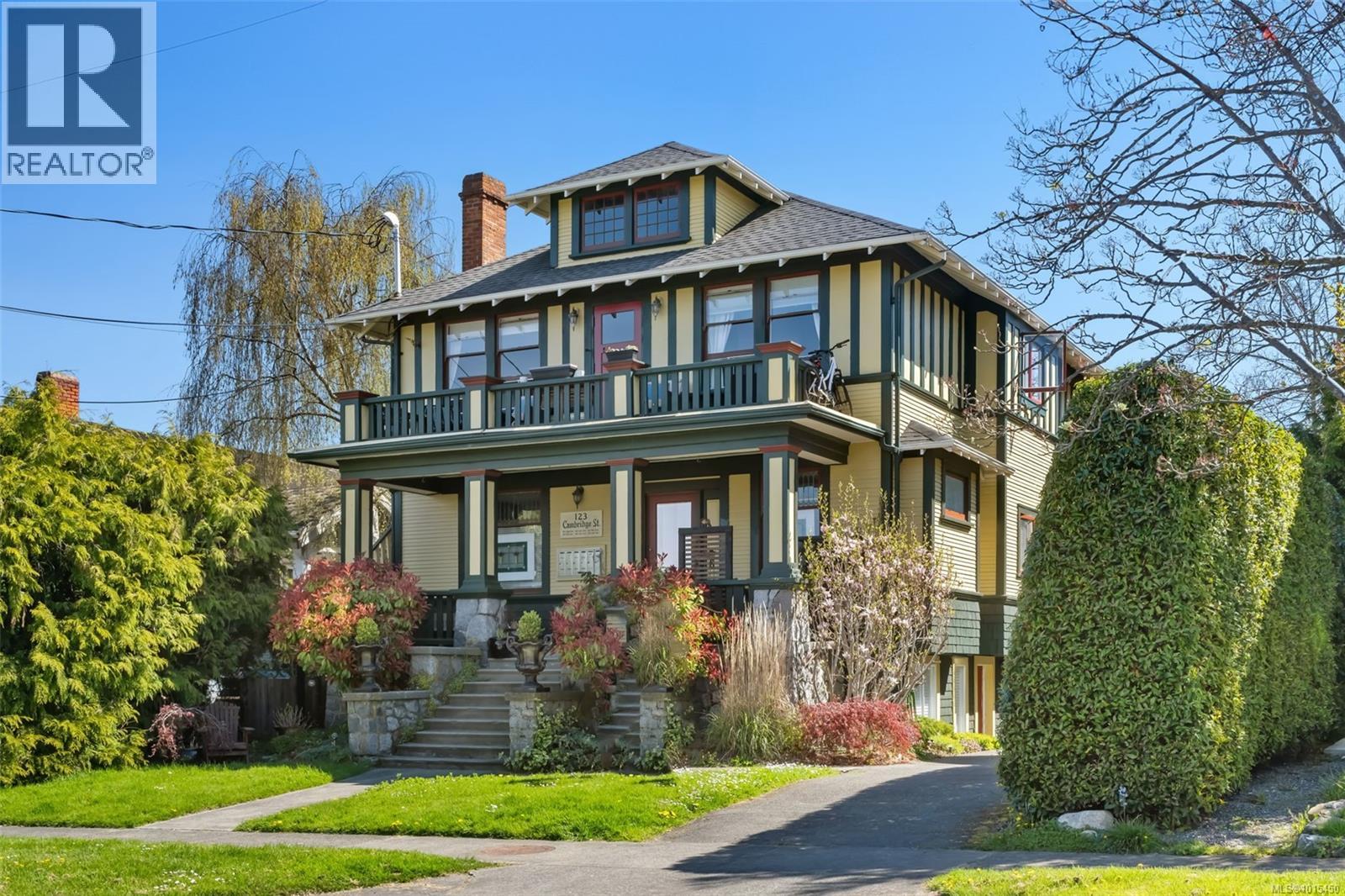 123 Cambridge St, Victoria, British Columbia  V8V 4B1 - Photo 1 - 1015450