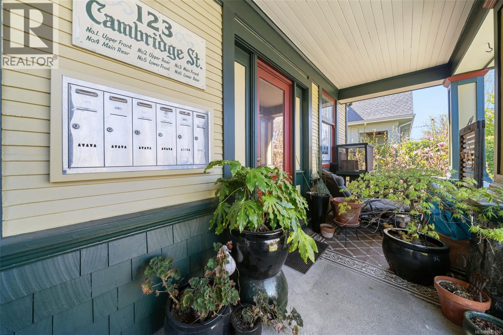123 Cambridge St, Victoria, British Columbia  V8V 4B1 - Photo 4 - 1015450