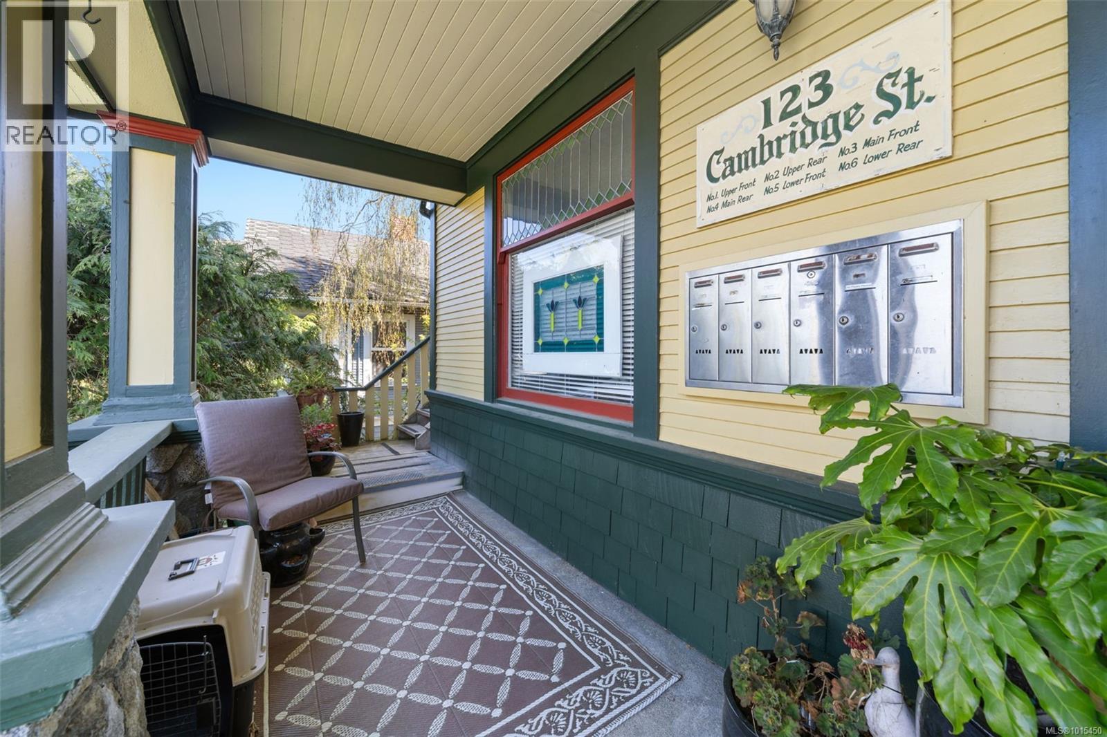 123 Cambridge St, Victoria, British Columbia  V8V 4B1 - Photo 3 - 1015450